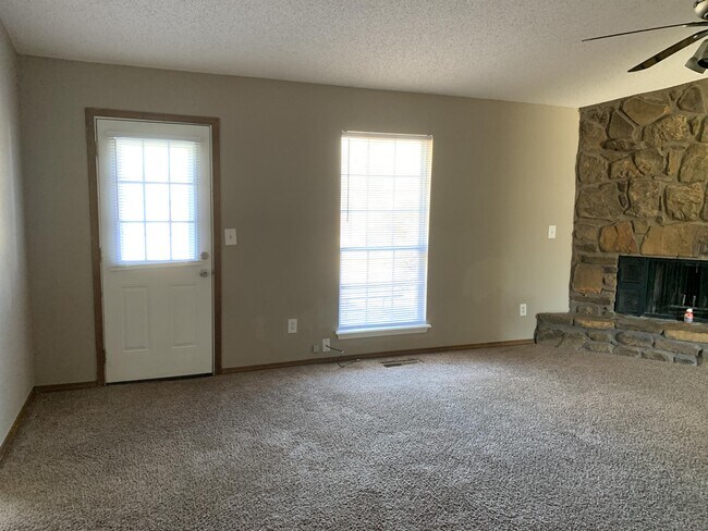 Building Photo - 2508 W Kingsport St