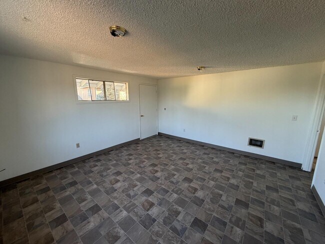 Foto del edificio - 3282 Bursell Rd