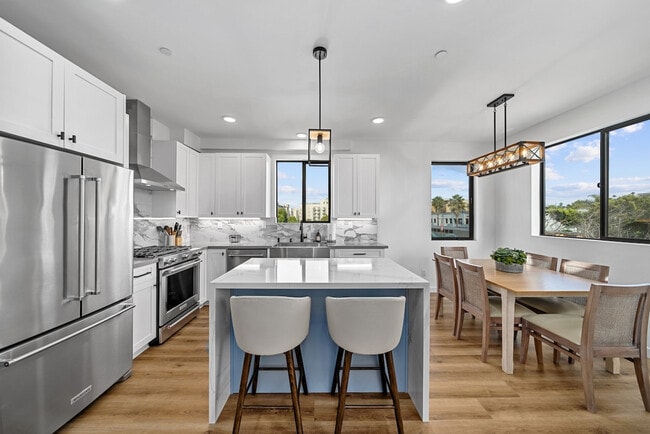 Building Photo - 148 S Myers St