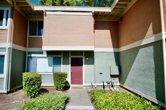 Building Photo - 1597 Drake Dr