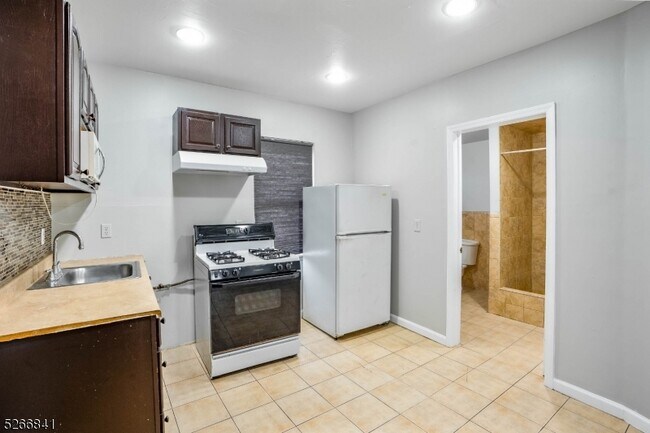 Building Photo - 1241 Clinton Pl