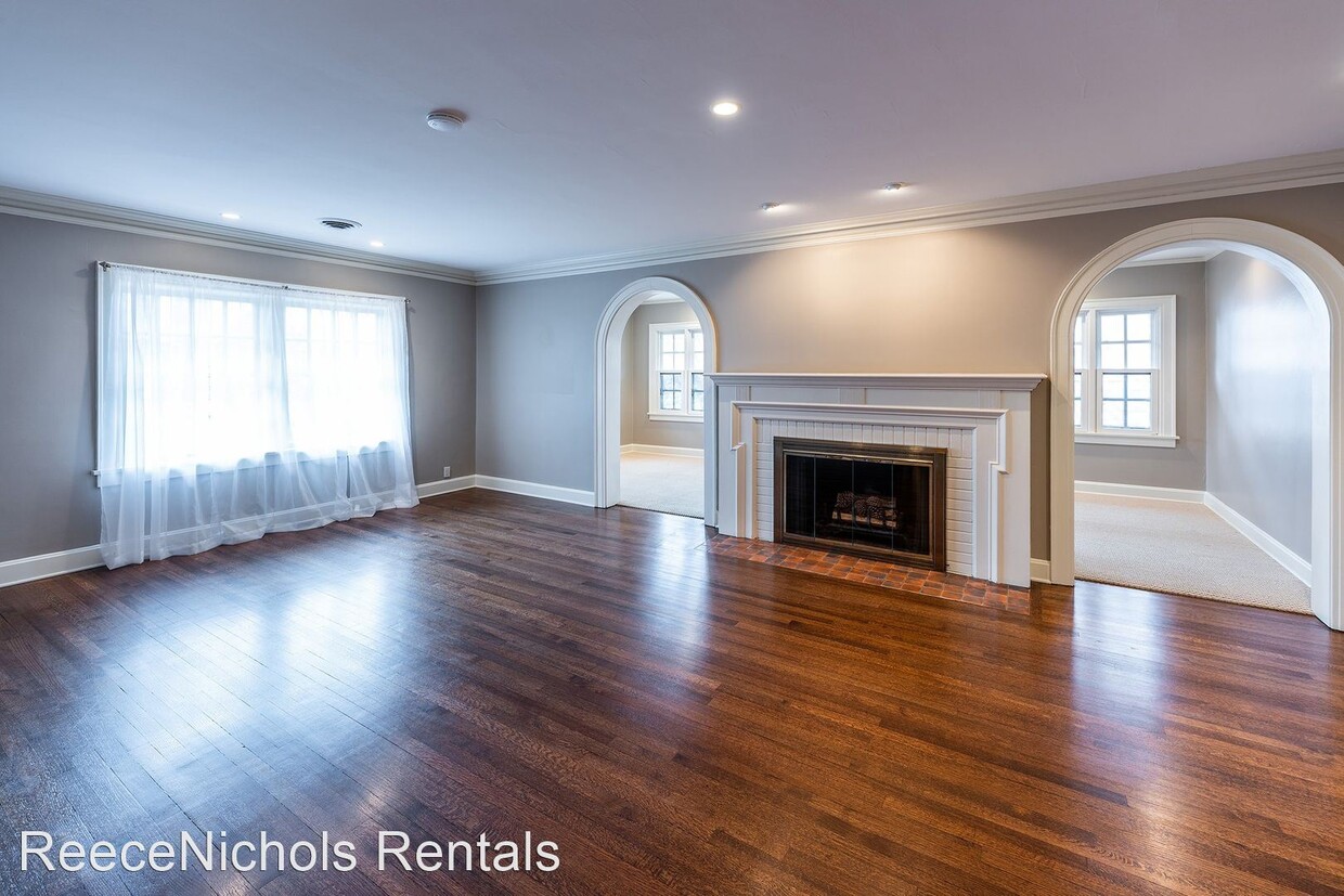 Primary Photo - 2 br, 2.5 bath House - 1225 W. 62nd Street