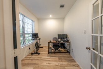 Building Photo - 9335 Pavonia Fawn Dr