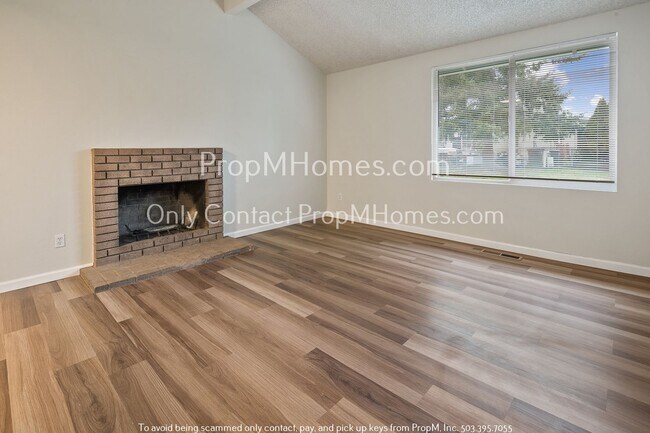 Foto del edificio - Three Bedroom Ranch In Central Hillsboro w/ Large Fenced Yard!