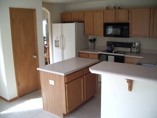 Building Photo - Beautiful 5 Bedroom 3.5 Bath Home In Saddl...