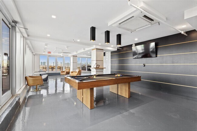 Building Photo - 880 Bergen Ave