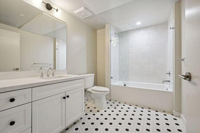 Interior Photo - The Baxter