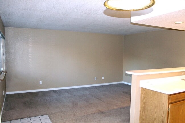 Building Photo - Delightful 1 Bedroom Condo