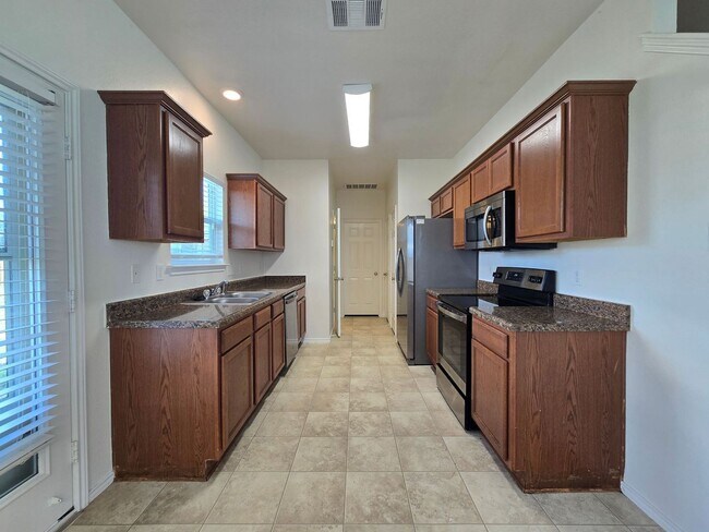 Foto del edificio - RENT REDUCTION - AVAILABLE NOW!