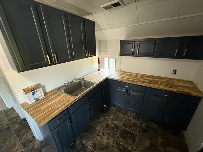 Foto del edificio - 3295 W 46th St