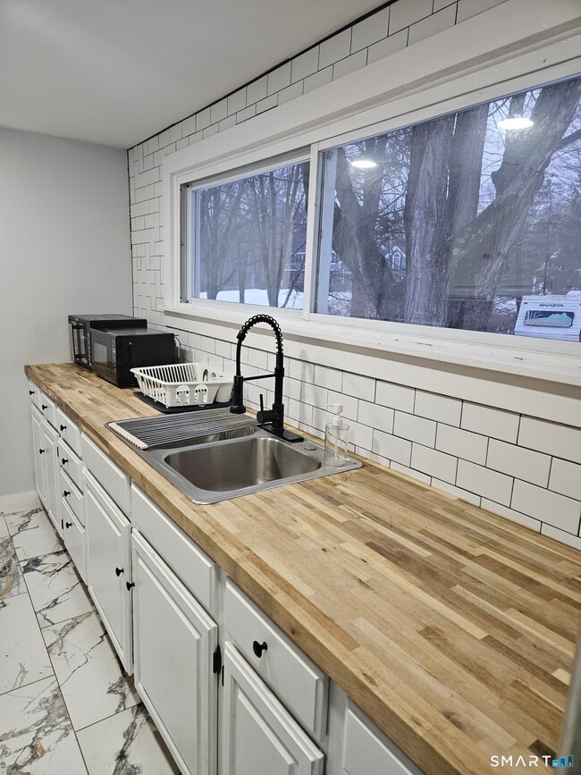 Foto del edificio - 901 Baldwin Rd