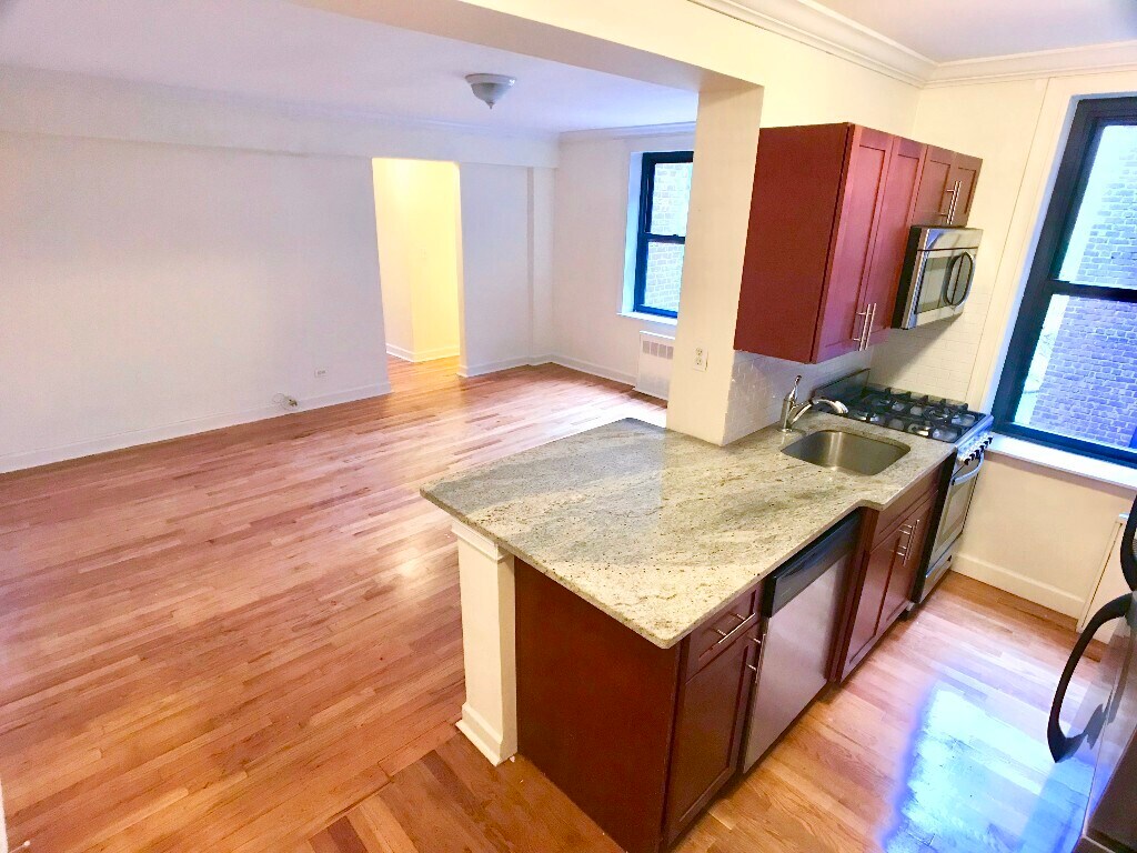 Primary Photo - 4489 Broadway