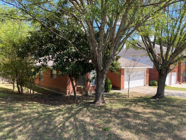 Foto del edificio - 13106 Forum Rd