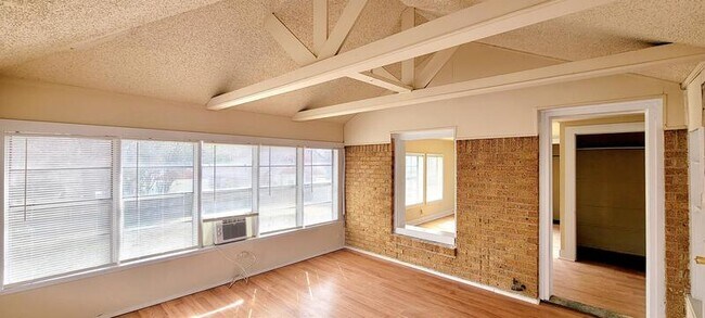 Building Photo - 417 Beard St