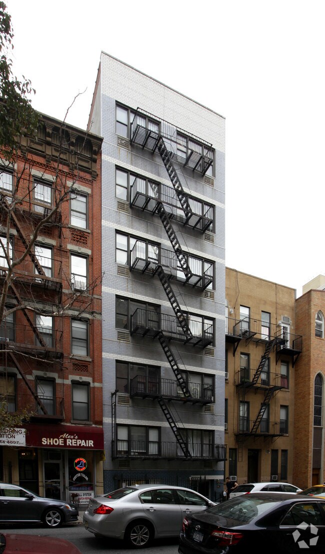 Building Photo - 225 E 82nd St