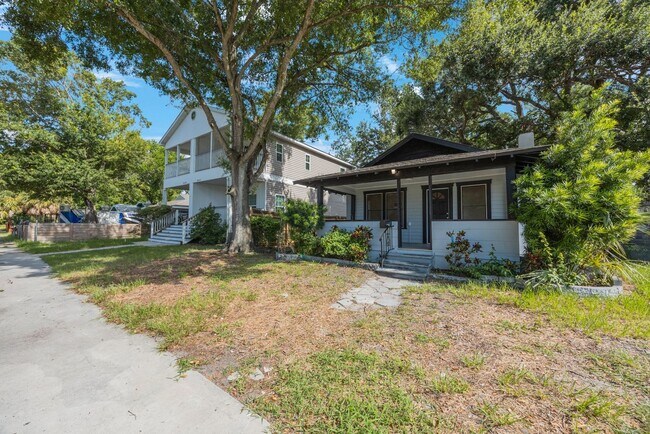 Foto del edificio - Spacious 2bdrm/1bath home with detached ga...
