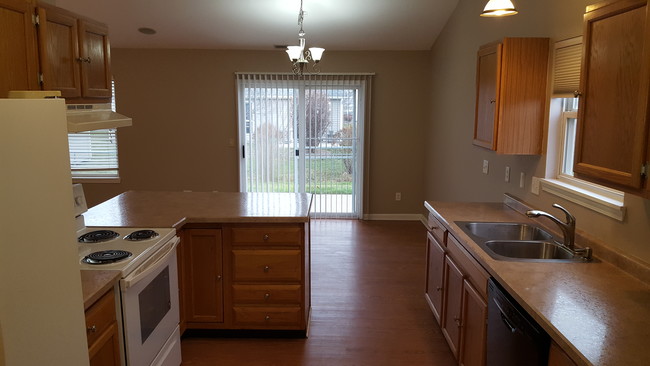 Building Photo - 3333 Trafalgar Ct