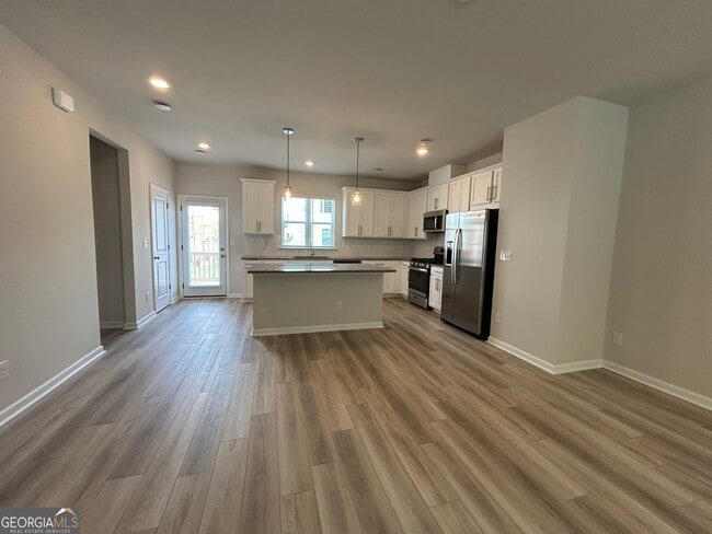 Building Photo - 2725 Harrison Dr