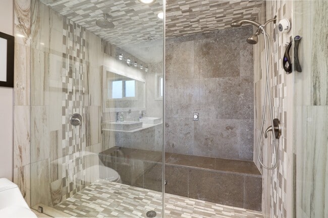 Building Photo - 4655 Balfour Dr