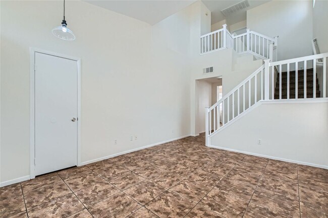 Building Photo - 4726 English Lavender - Gated community! R...