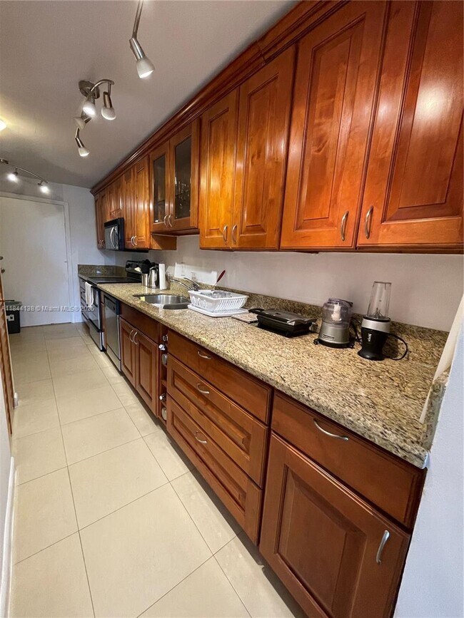 Foto del edificio - 3660 NE 166th St