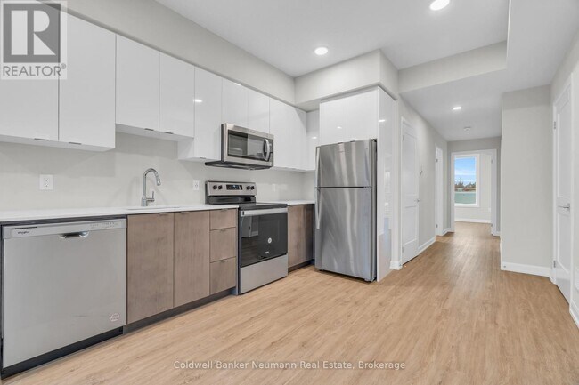 Building Photo - 708-708 Woolwich St