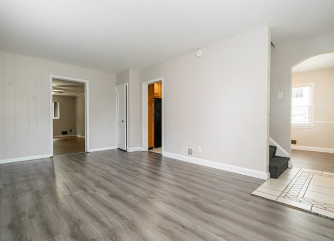 Building Photo - 3 Bedroom in Parkville