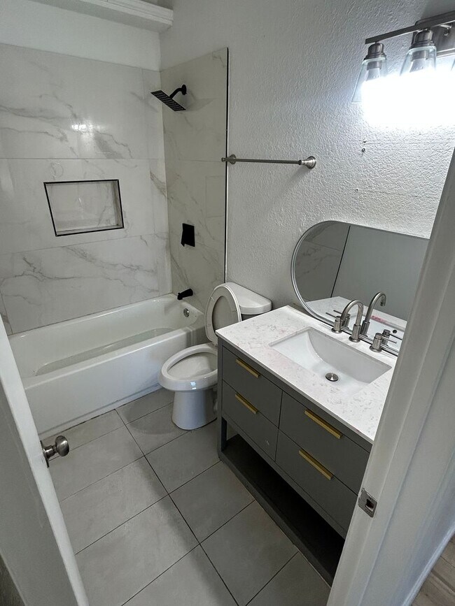 Foto del edificio - At such an affordable rental rate, this home won't last long!