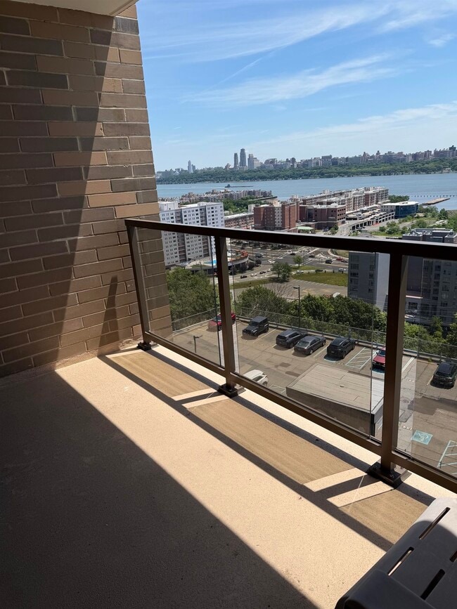 Foto del edificio - 9060 Palisade Ave