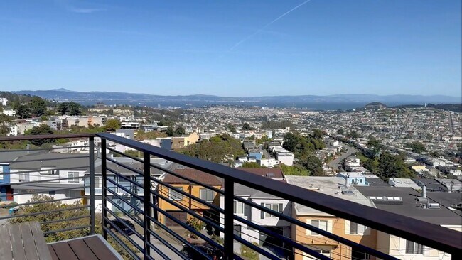 Foto del edificio - 3BR/2BA | Unobstructed Panoramic Views | Live Above the Fog | Intentional Living