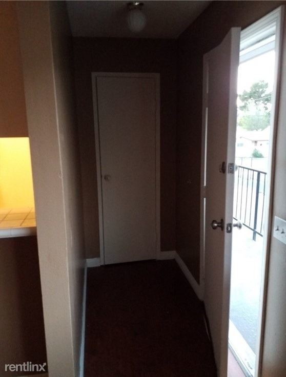 Building Photo - 2 br, 1 bath Apartment - 1324 Acacia Ave