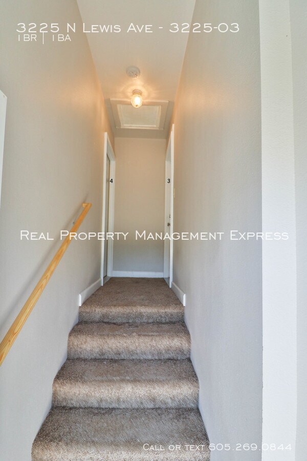 Foto del edificio - Great Upper level 1 Bedroom Apartment