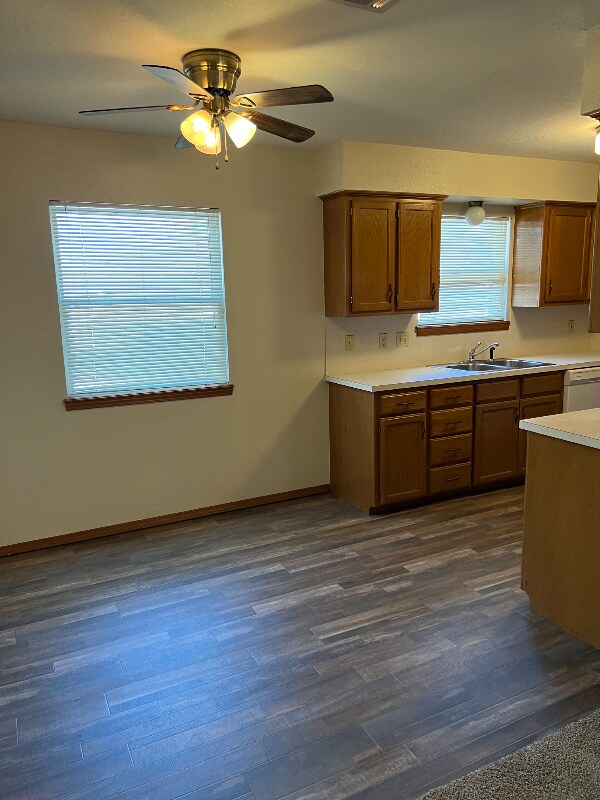 Building Photo - 1000 W Chickasha Ave