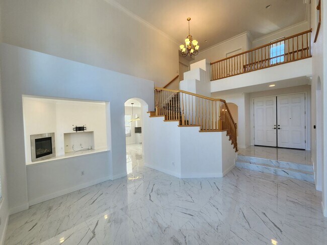 Building Photo - Nicely Update 5bd/3.5ba Anatolia Home with...