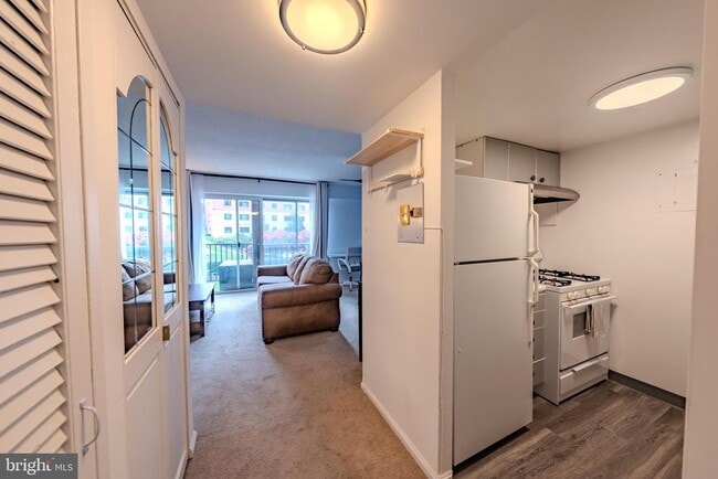 Building Photo - 1300 Army Navy Dr