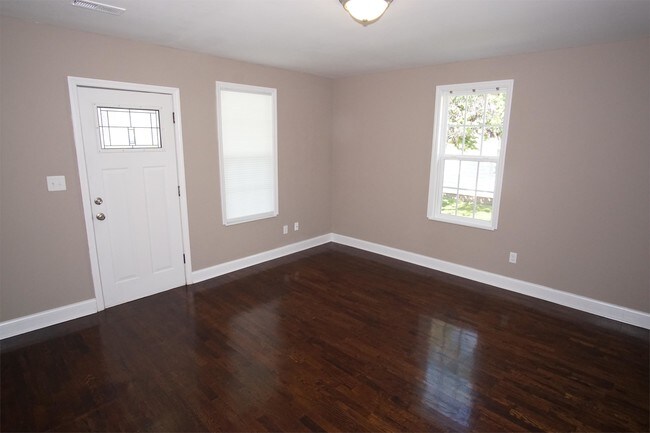 Building Photo - 418 E Morelia Ave