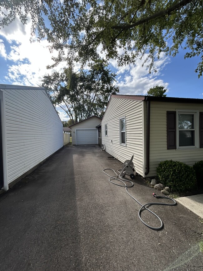 Building Photo - 375 Ely St