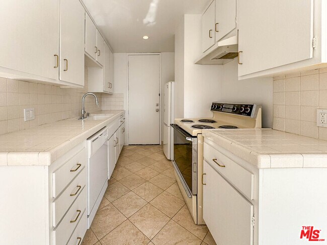 Foto del edificio - 10751 Wilshire Blvd