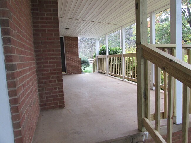 Foto del edificio - One level home in Cornelius