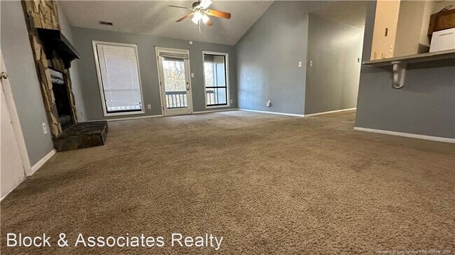 Foto del edificio - 2 br, 2 bath House - 1800 Tryon Drive Unit 5