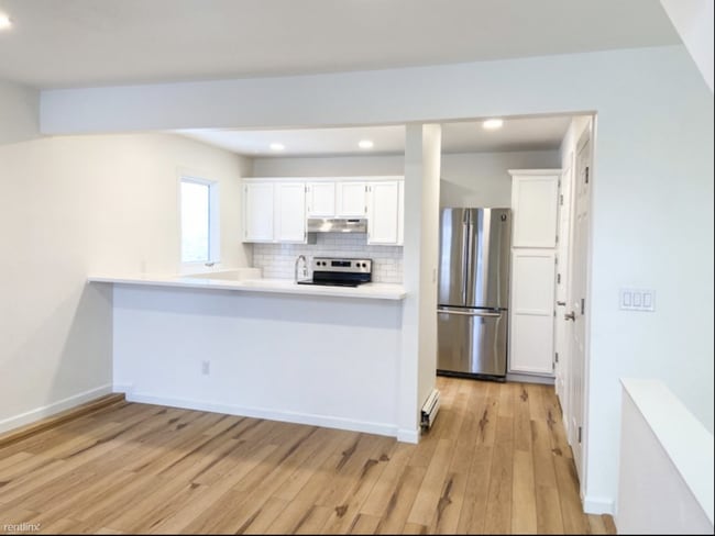 Building Photo - 1 br, 1 bath Townhome - 311 Beulah Circle 3