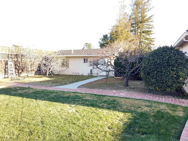 Building Photo - 299 Dallas Dr