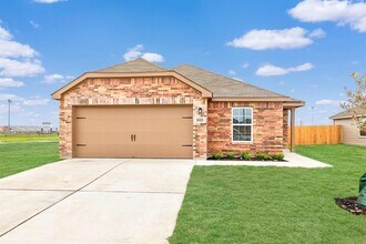 Building Photo - 18525 Quiet Range Dr