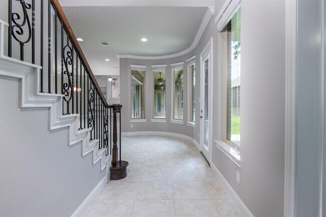 Foto del edificio - 1705 Pine Plains Dr
