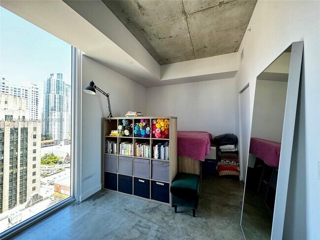 Foto del edificio - 151 SE 1st St