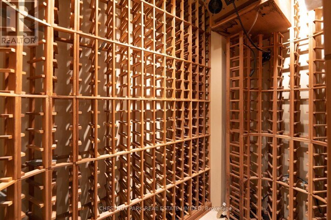 Photo du bâtiment - 110 Bloor St W