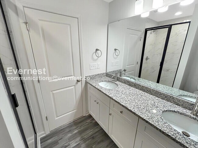 Foto del edificio - 3 Bed/2.5 Bath Townhome with Garage / Pet-Friendly / Vouchers Accepted / Available Now!