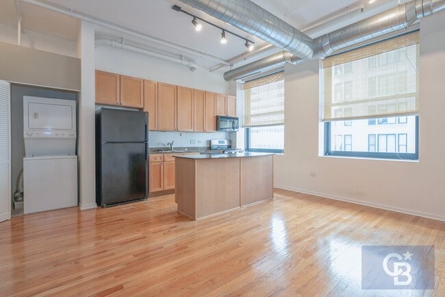 Building Photo - 6 E Monroe St