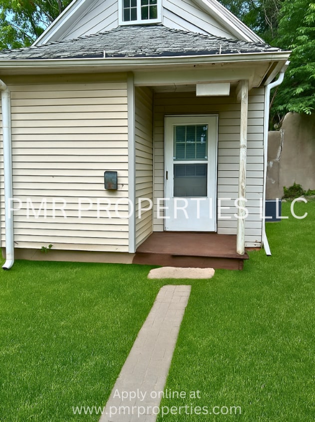 Primary Photo - 1 Bedroom/1 Bathroom House
