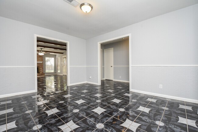 Foto del edificio - 4811 Shatner Dr